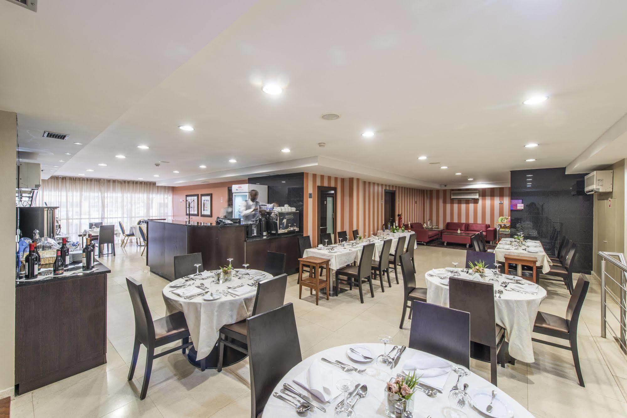Rk Suite Hotel Luanda Exteriör bild